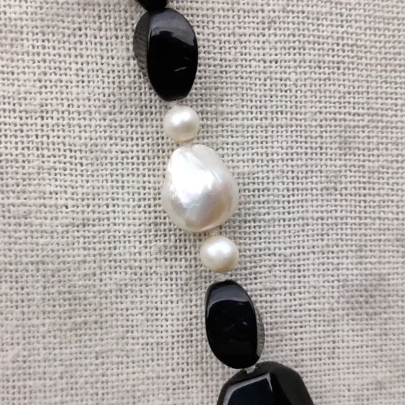 Vintage long 30" pearl and black onyx necklace - Picture 3 of 5